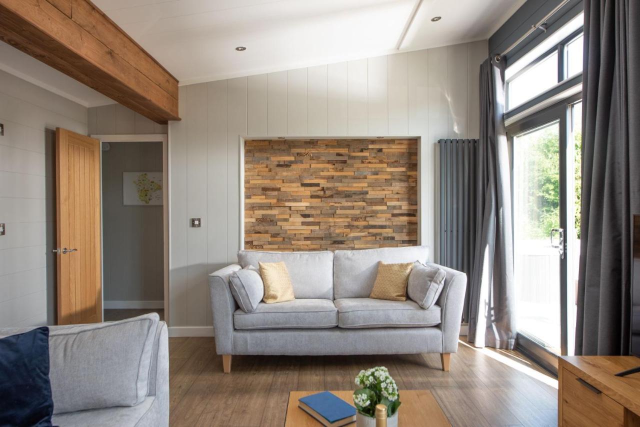 Primrose Lodge, 25 Roadford Lake Lodges Lifton Luaran gambar
