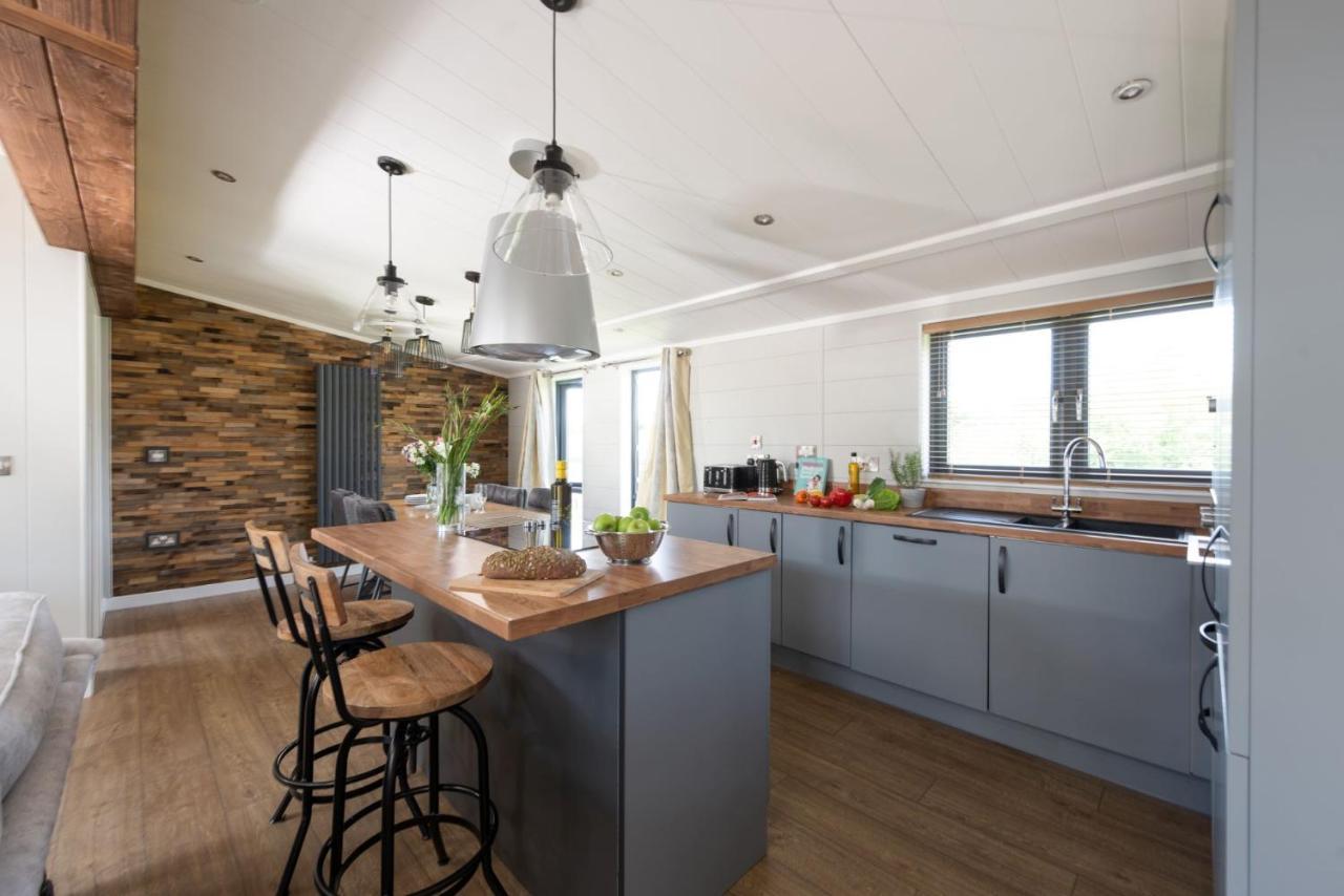 Primrose Lodge, 25 Roadford Lake Lodges Lifton Luaran gambar