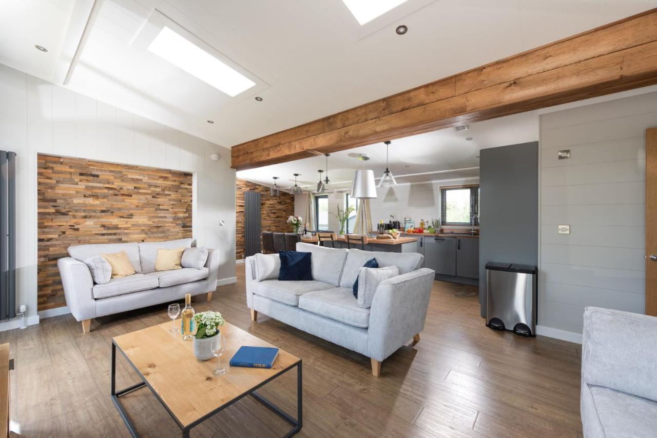 Primrose Lodge, 25 Roadford Lake Lodges Lifton Luaran gambar