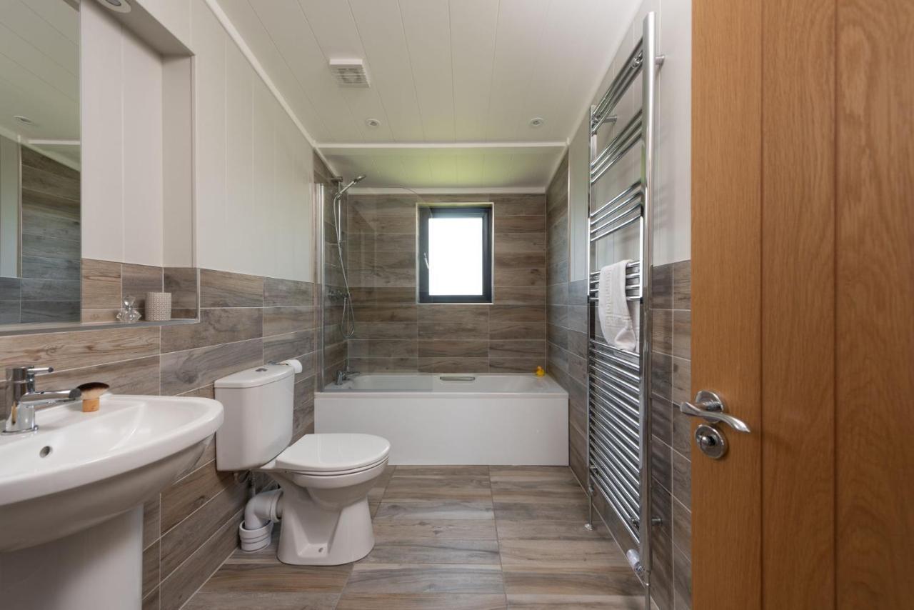 Primrose Lodge, 25 Roadford Lake Lodges Lifton Luaran gambar