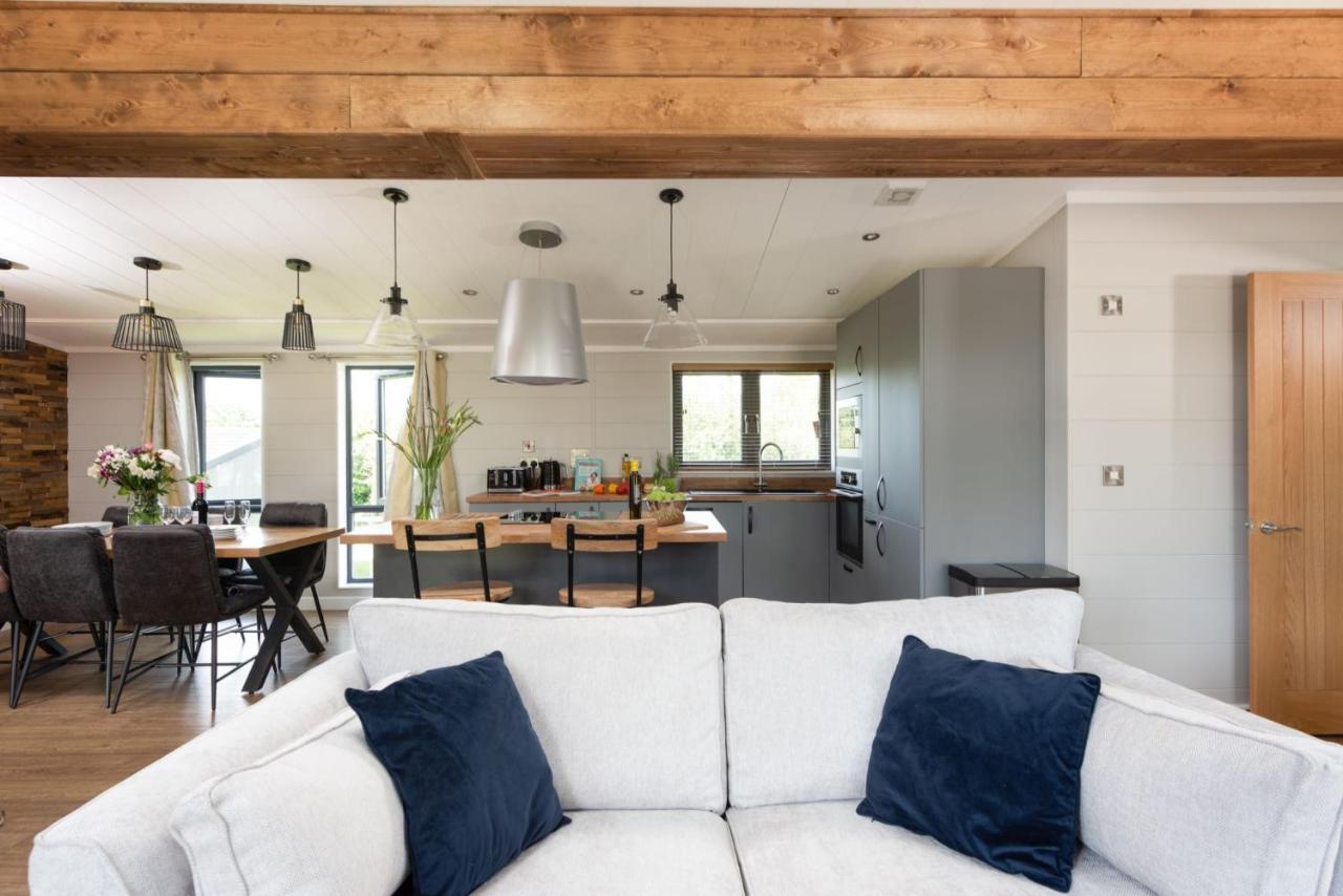 Primrose Lodge, 25 Roadford Lake Lodges Lifton Luaran gambar